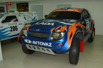 Картинка автомобили выставки уличные фото музей ваза lada raid