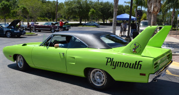 Картинка автомобили выставки уличные фото plymouth