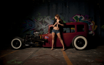 Картинка автомобили авто девушками шорты