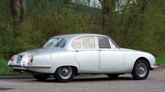 Обои картинки фото jaguar, xj, автомобили, великобритания, land, rover, ltd