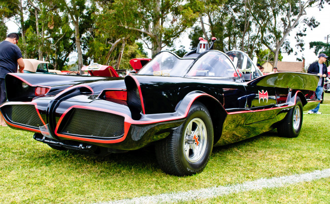 Обои картинки фото автомобили, выставки, уличные, фото, трава, деревья