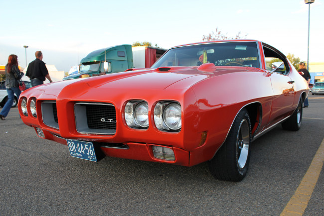 Обои картинки фото автомобили, выставки, уличные, фото, 1970, pontiac, gto