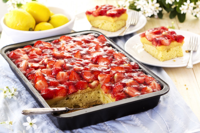 Обои картинки фото еда, пироги, клубничный, пирог