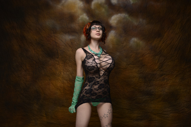 Обои картинки фото Ariane Saint-Amour, девушки, , saint, amour, тату, очки