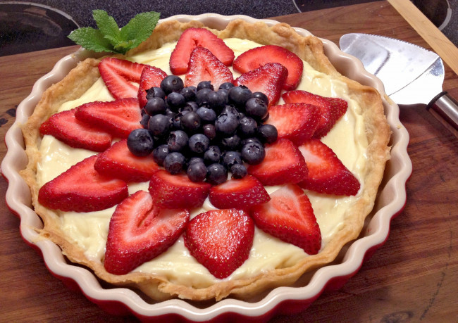 Обои картинки фото еда, пироги, выпечка, ягоды, клубника, черника, форма