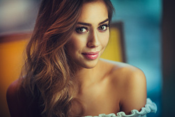 Картинка девушки kenza+zouiten плечи