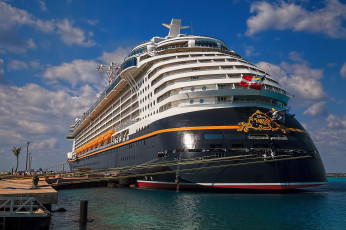 Картинка корабли лайнеры причал корма швартовы судно