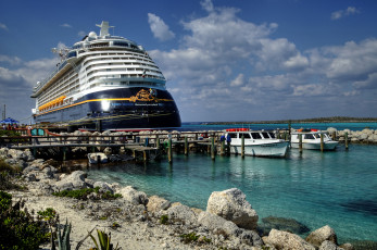 Картинка корабли лайнеры причал швартовы корма судно