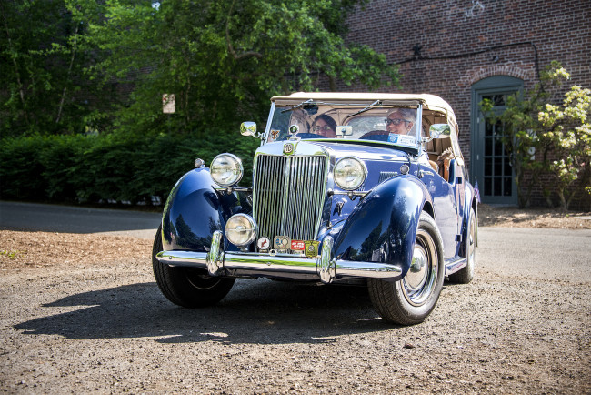 Обои картинки фото mg td, автомобили, mg, автопробег, выставка, автошоу