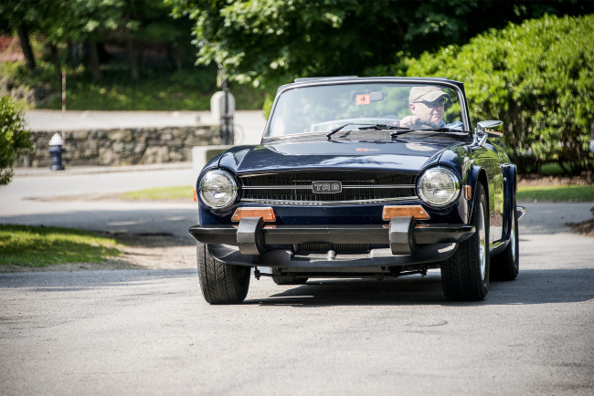 Обои картинки фото triumph tr6, автомобили, triumph, автопробег, выставка, автошоу