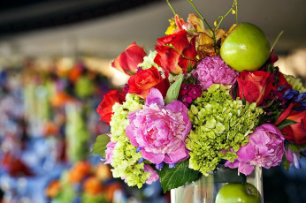 Картинка цветы букеты +композиции яблоко гортензия пионы розы