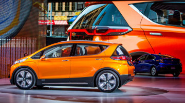 Картинка chevrolet+bolt-ev+concept+2015 автомобили выставки+и+уличные+фото chevrolet bolt-ev concept 2015 выставка автосалон