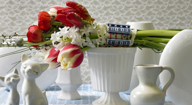 Обои картинки фото цветы, букеты,  композиции, гиацинты, тюльпаны