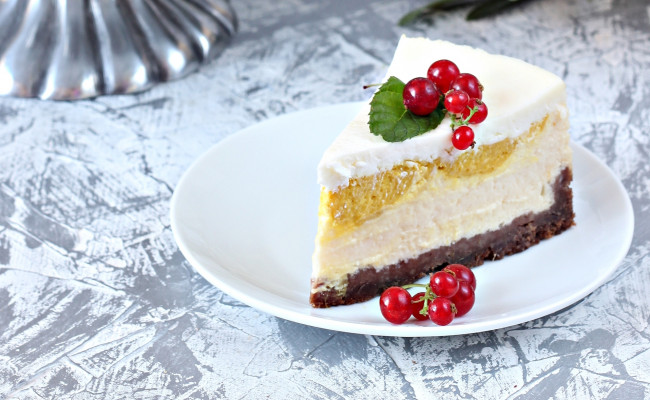 Обои картинки фото еда, торты, торт, кусок, ягоды