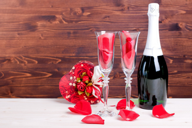 Обои картинки фото еда, напитки,  вино, конфеты, бокалы, шампанское