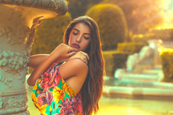 Картинка девушки -unsort+ брюнетки +шатенки поза руки плечо длинные волосы модель