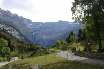 Картинка франция природа дороги деревья горы дом