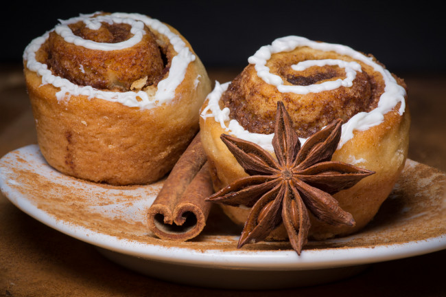 Обои картинки фото еда, пирожные,  кексы,  печенье, выпечка, вкусно, аппетитно, глазурь, корица