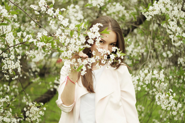 Обои картинки фото девушки, -unsort , брюнетки,  шатенки, взгляд, лицо, волосы, цветение, модель, улыбка, милашка