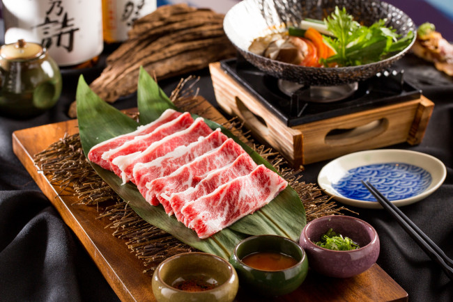 Обои картинки фото еда, разное, овощи, соус, мясо