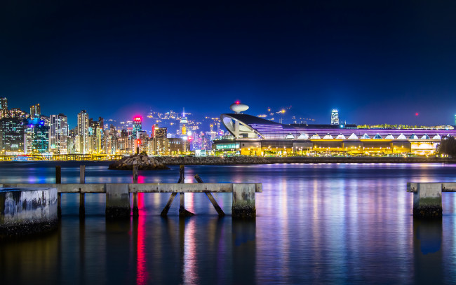 Обои картинки фото kai tak cruise terminal,  hong kong, города, гонконг , китай, море, город, огни, причал