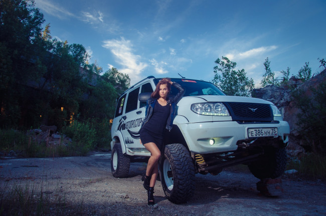 Обои картинки фото уаз патриот, автомобили, -авто с девушками, уаз, патриот, автомобиль, внедорожник, белый, девушка