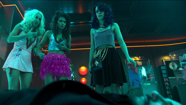 Обои картинки фото кино фильмы, sky rojo , сериал, девушки, труп