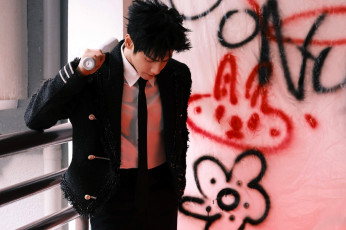обоя мужчины, luo yunxi, актер, пиджак, граффити