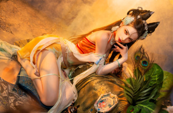 Картинка девушки -+креатив +косплей образ косплей наряд диван перья