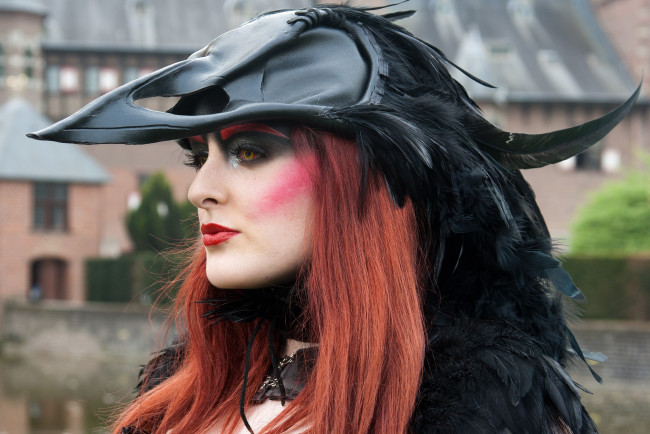 Обои картинки фото разное, маски, карнавальные, костюмы, клюв, рыжеволосая, макияж
