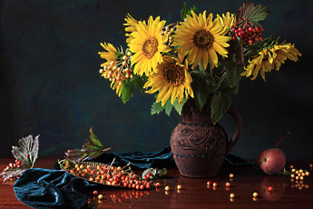 Картинка цветы букеты композиции калина кувшин подсолнухи персик