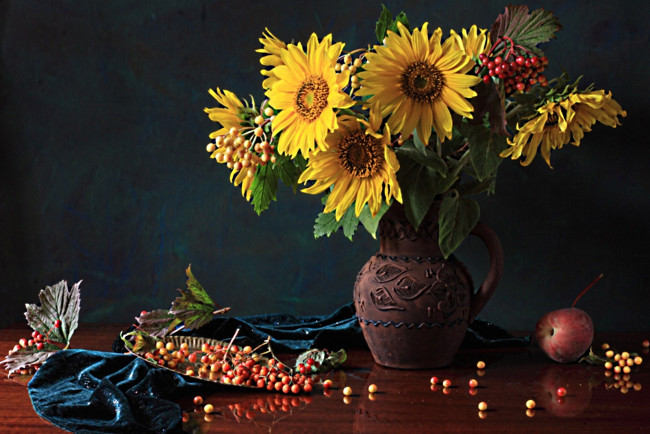 Обои картинки фото цветы, букеты, композиции, калина, кувшин, подсолнухи, персик