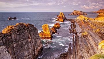 Картинка природа побережье скалы берег горы облака небо прибой море рифы