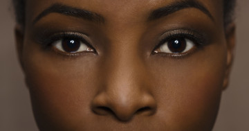 Картинка разное глаза мулатка девушка