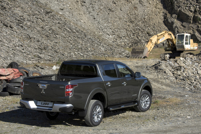 Обои картинки фото автомобили, mitsubishi, темный, 2015г, barbarian, l200