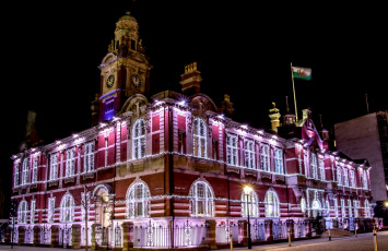 Картинка города -+огни+ночного+города фонари ночь гирлянда флаг