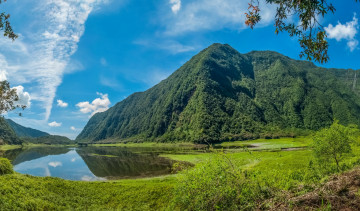 Картинка франция природа горы облака деревья трава водоем
