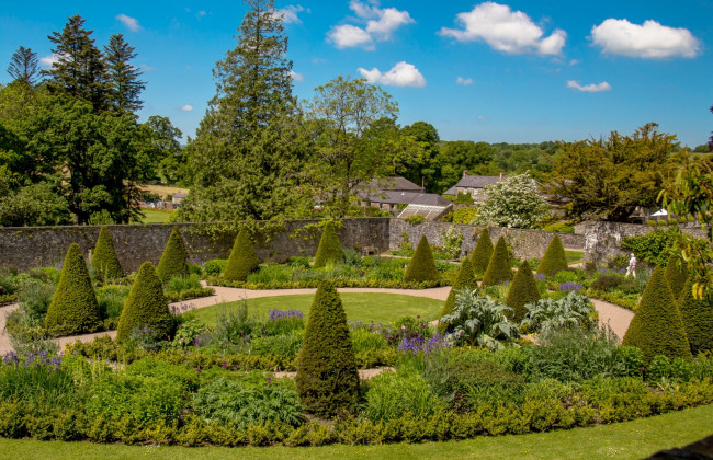 Обои картинки фото природа, парк, облака, крыши, деревья, растения, трава