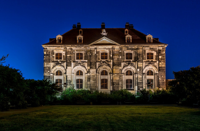 Обои картинки фото дрезден, города, дрезден , германия, освещение, дом, деревья, газон