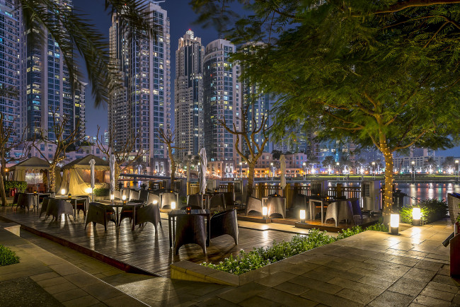 Обои картинки фото города, - огни ночного города, кафе, небоскребы, ночь