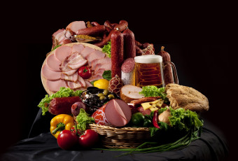 Картинка еда натюрморт колбаса ветчина оливки пиво перец помидоры