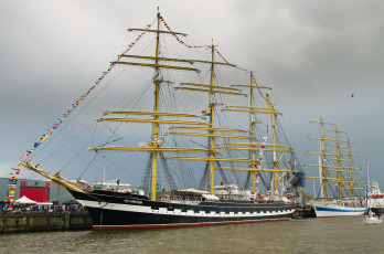 Картинка kruzenshtern+and+sts+mir корабли парусники паруса мачты