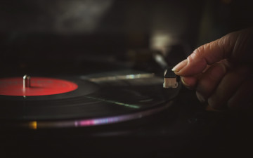 Картинка музыка -другое рука пластинка