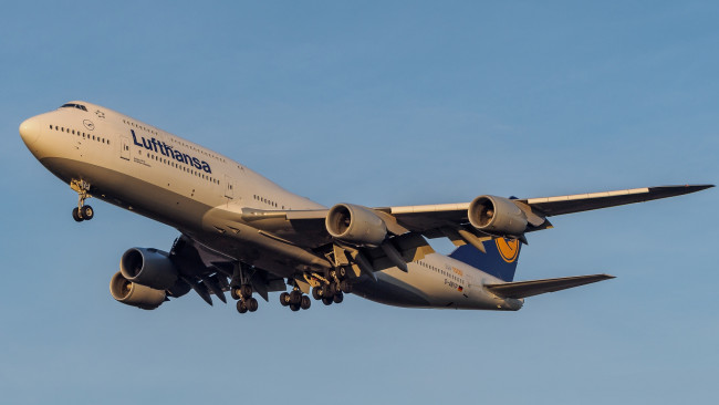 Обои картинки фото авиация, пассажирские самолёты, авиалайнер