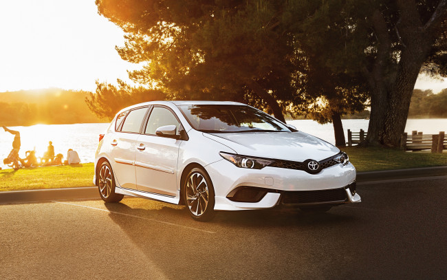 Обои картинки фото 2018 toyota corolla im, автомобили, toyota, 2018, corolla, im, японские, вид, спереди, белый, хэтчбек, тойота