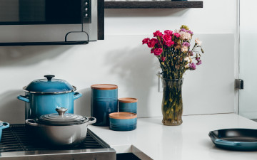 Картинка разное посуда +столовые+приборы +кухонная+утварь кастрюли букет кухня