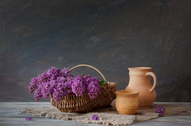 Обои картинки фото цветы, сирень, корзинка, кувшин