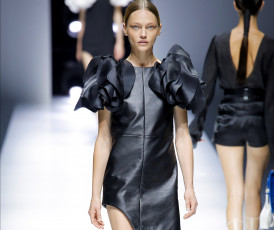 Картинка девушки саша+пивоварова модели подиум