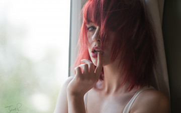 Картинка девушки -+лица +портреты окно лицо штора майка