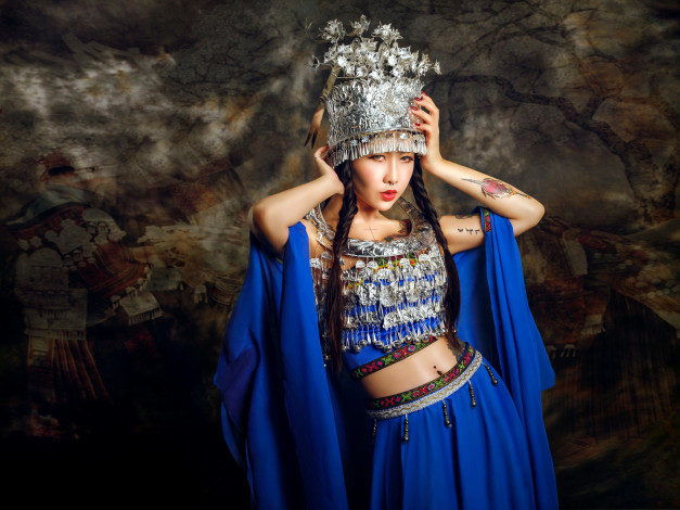 Обои картинки фото девушки, - азиатки, азиатка, тату, национальный, костюм